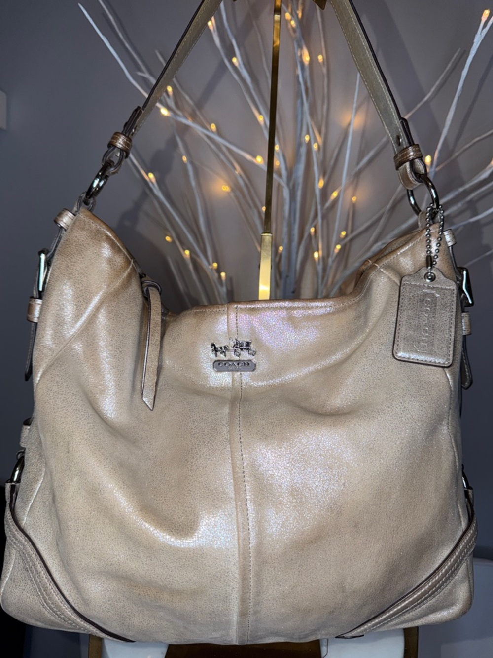 Coach EUC luxurious soft cream w/gold undertone shoulder bag with adj strap - Picture 1 of 13
